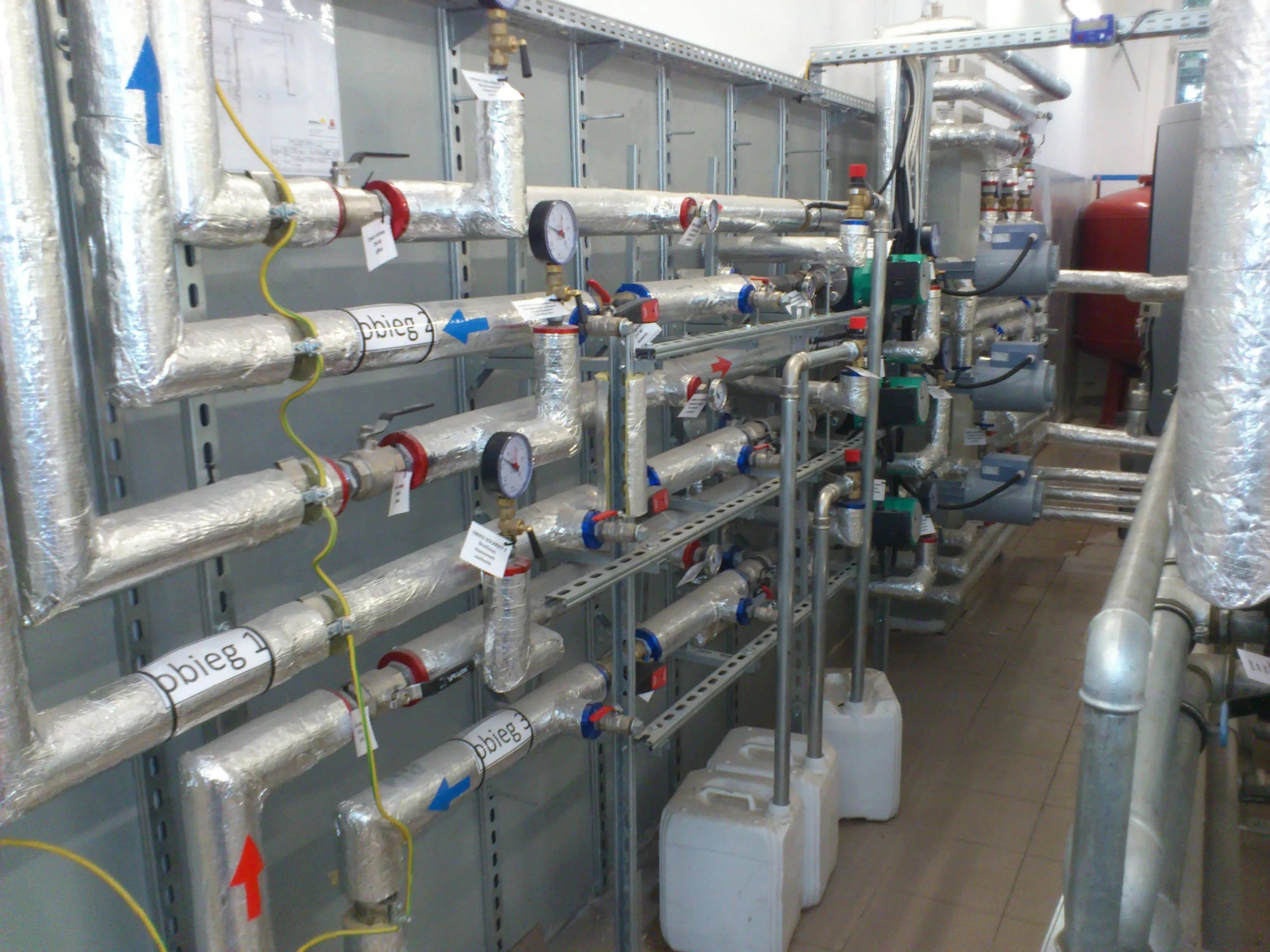 Hydraulik INSTEC podczas montażu instalacji u klienta